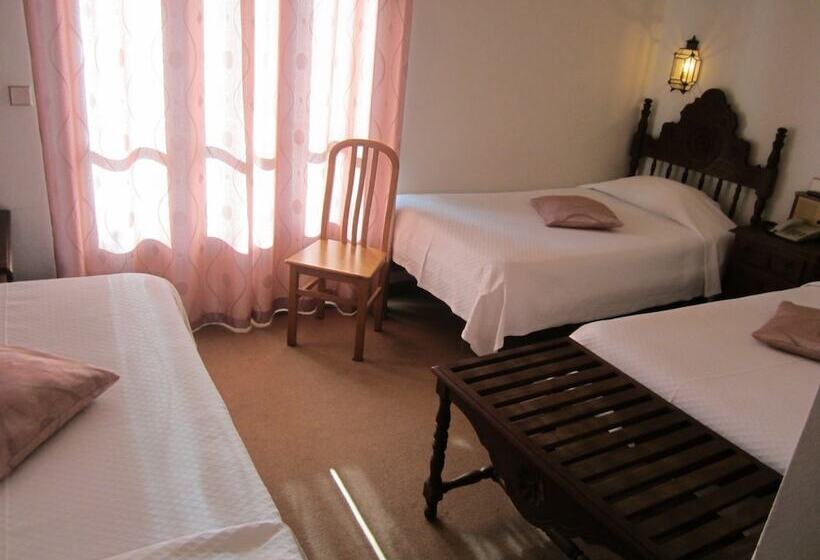 اتاق استاندارد سه نفره, Calatrava