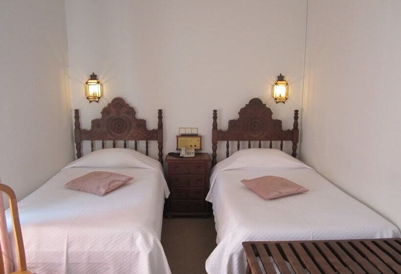 اتاق استاندارد سه نفره, Calatrava