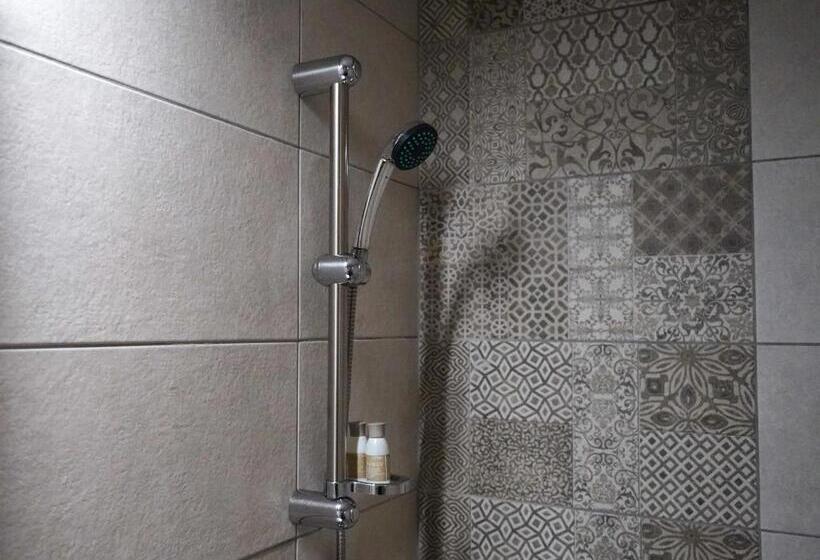 اتاق استاندارد, Cirus