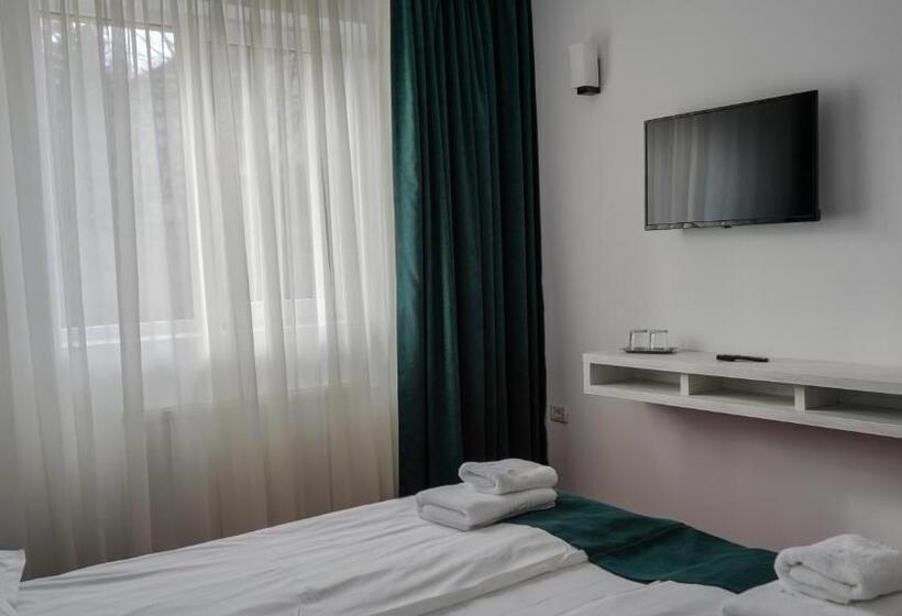 Quarto Estandar, Cirus