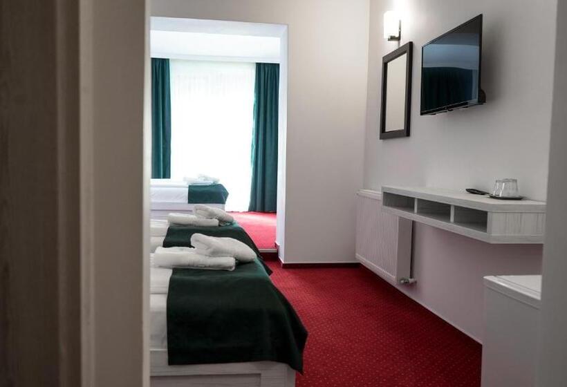 اتاق خانوادگی, Cirus