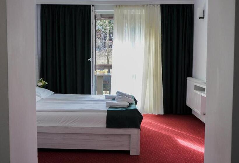 Quarto Estandar com Sacada, Cirus