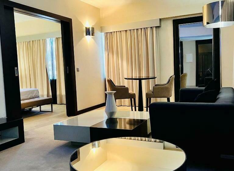 سوییت, NH Coimbra Dona Inês