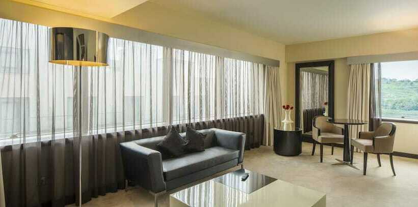 سوییت, NH Coimbra Dona Inês