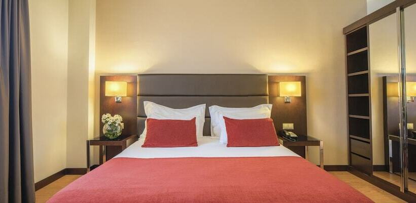 اتاق استاندارد با چشمانداز استخر, NH Coimbra Dona Inês