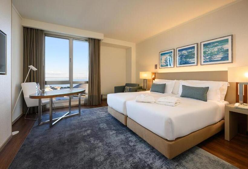 Premium room with river view, Melia Lisboa Oriente