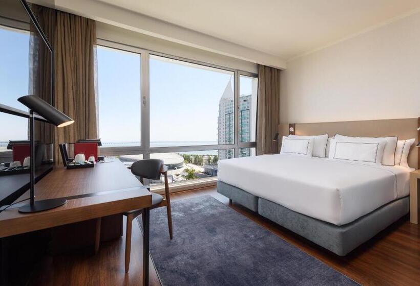 Premium room with river view, Melia Lisboa Oriente