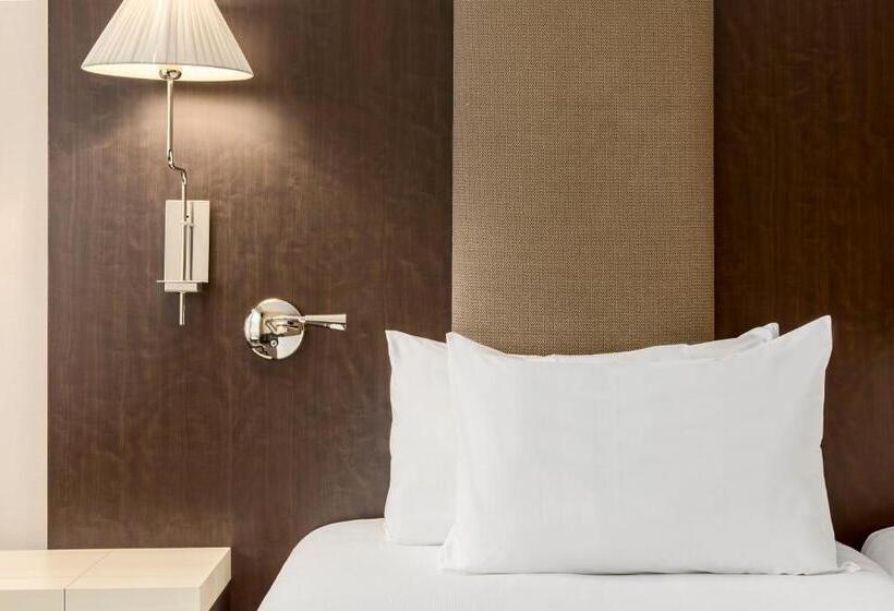 اتاق استاندارد سه نفره, NH Coimbra Dona Inês