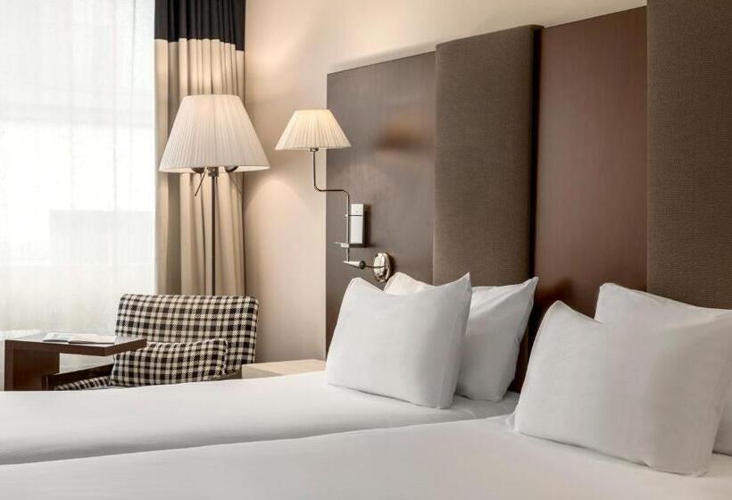 اتاق استاندارد سه نفره, NH Coimbra Dona Inês