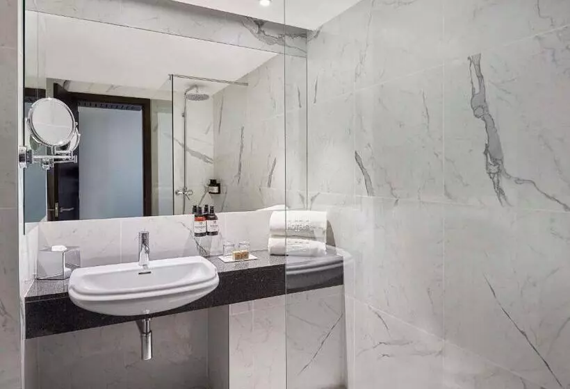 اتاق استاندارد سه نفره, NH Coimbra Dona Inês