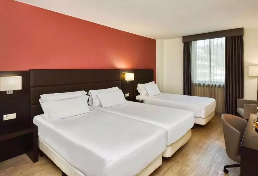 اتاق استاندارد سه نفره, NH Coimbra Dona Inês