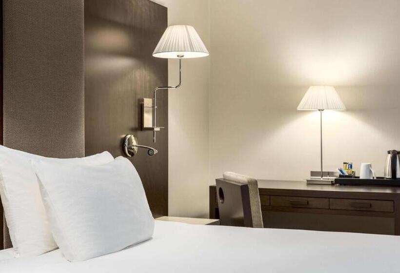 اتاق استاندارد سه نفره, NH Coimbra Dona Inês