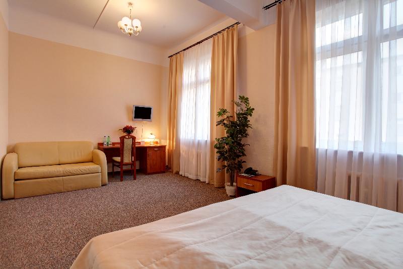 标准三人间, Polonia Centrum