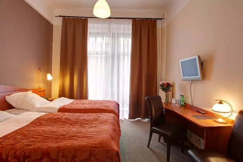 اتاق اکونومی, Polonia Centrum