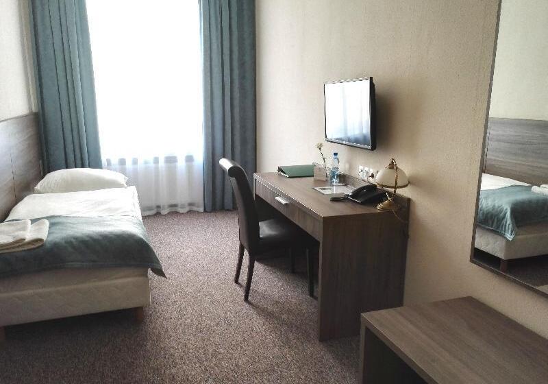 高级单人间, Polonia Centrum