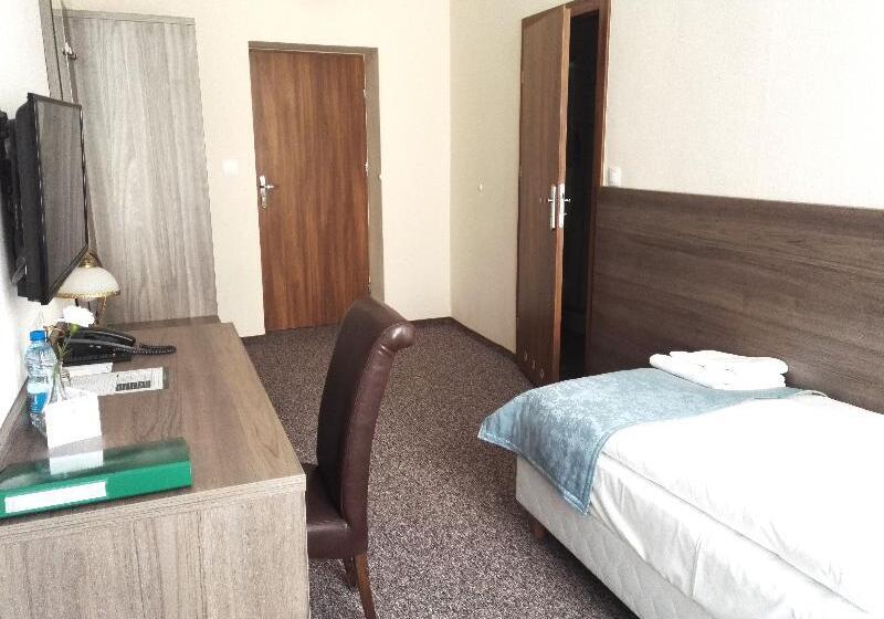 高级单人间, Polonia Centrum