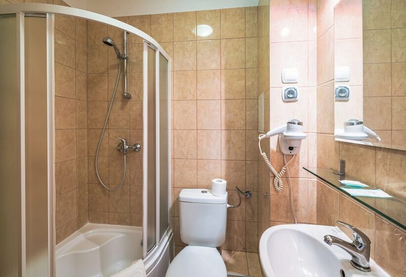 标准单人间, Polonia Centrum