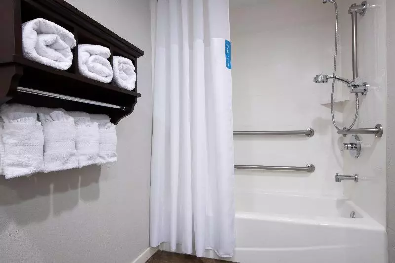 اتاق استاندارد با تخت بزرگ, Hampton Inn & Suites San Juan