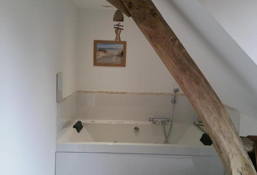 غرفة قياسية مزوَّدة بشُرفة, La Cense Pierrot Des Princes