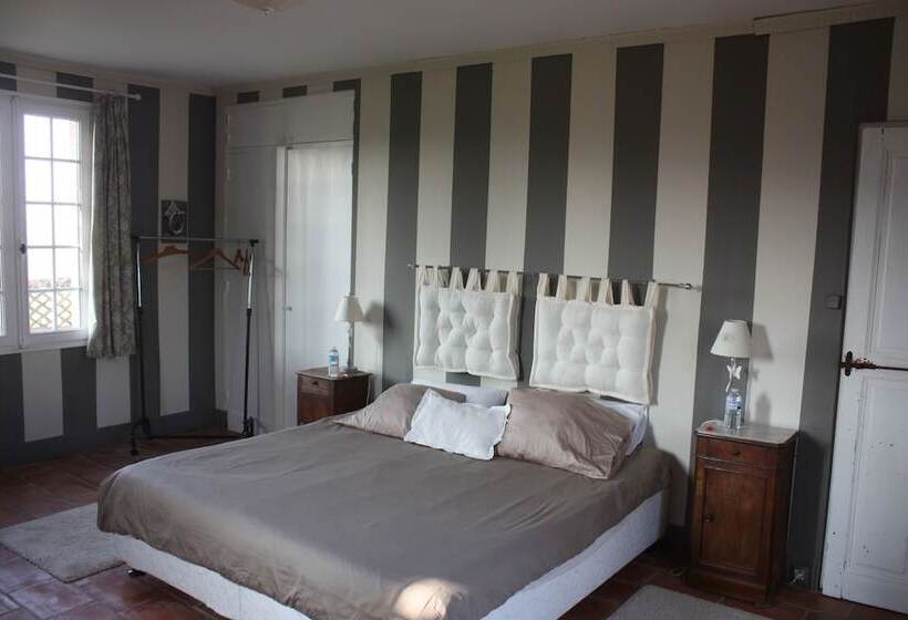 标准三人间, Presbytere De Jonquiere