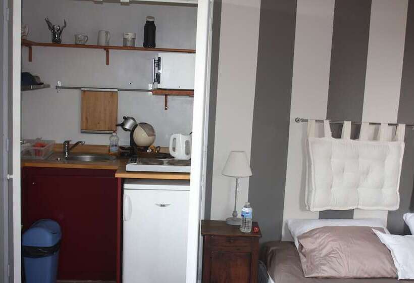 标准三人间, Presbytere De Jonquiere