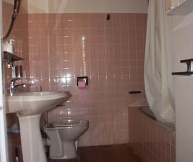 四人标准间, Presbytere De Jonquiere