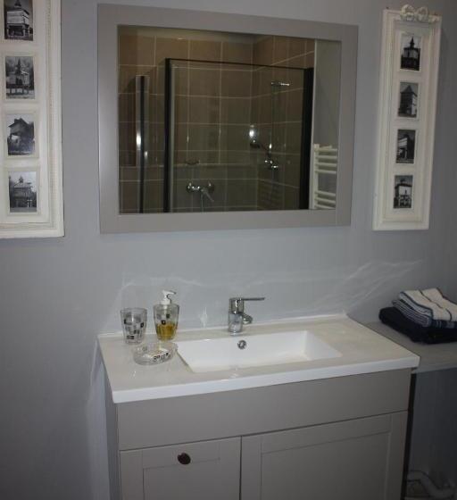 标准三人间, Presbytere De Jonquiere