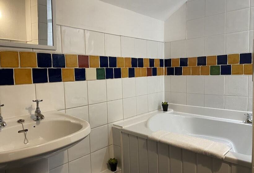 スタンダードトリプルルーム, Crows