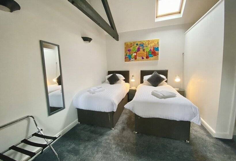 スタンダードトリプルルーム, Crows