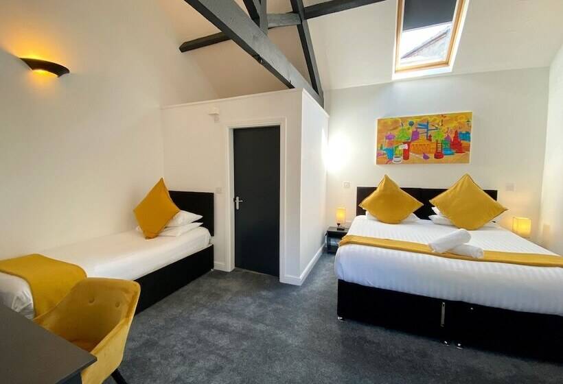 スタンダードトリプルルーム, Crows