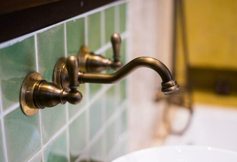 חדר דחוקס עם מיטת קינג, Shinnabhura Historic Boutique