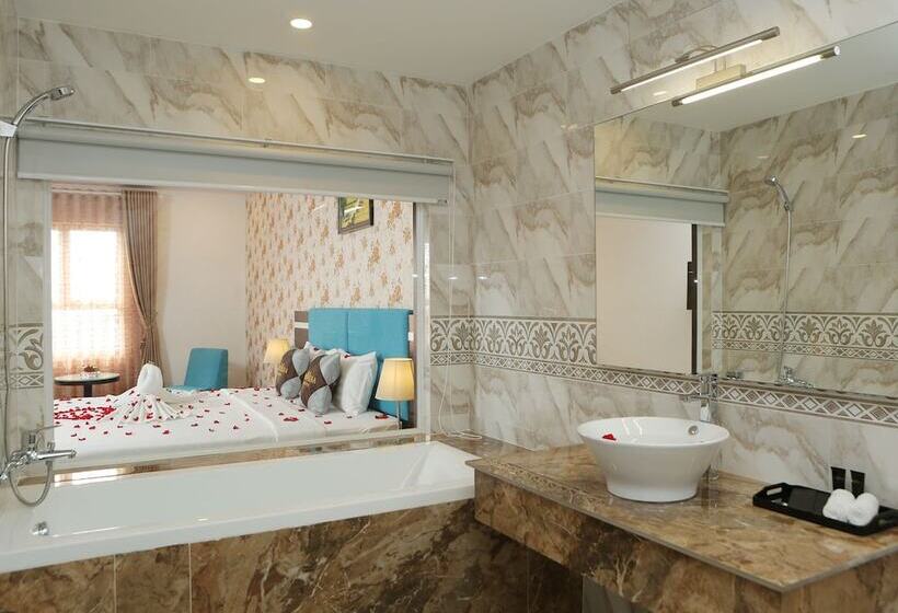 اتاق لوکس, The Mira Boutique