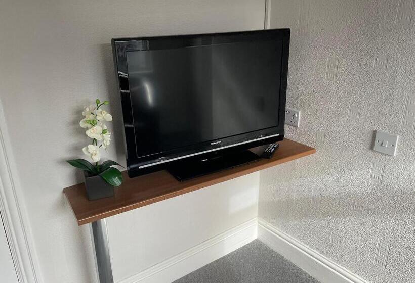 套房, Brigstock House