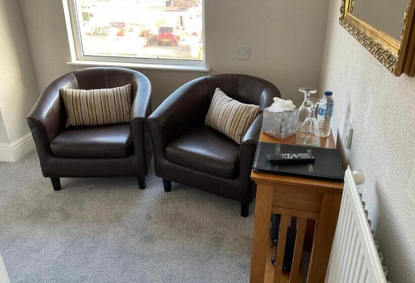 套房, Brigstock House