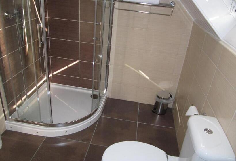 套房, Brigstock House