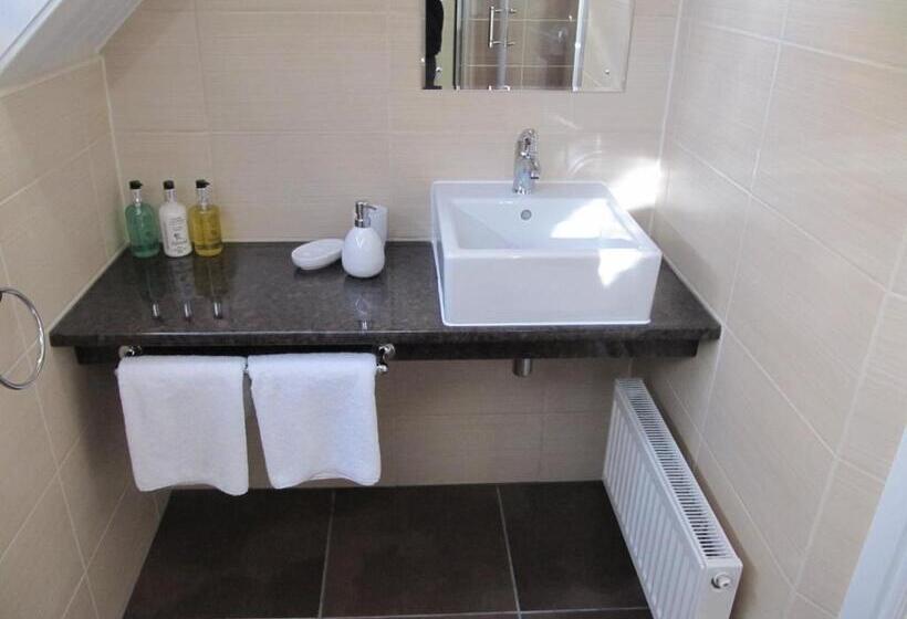 套房, Brigstock House