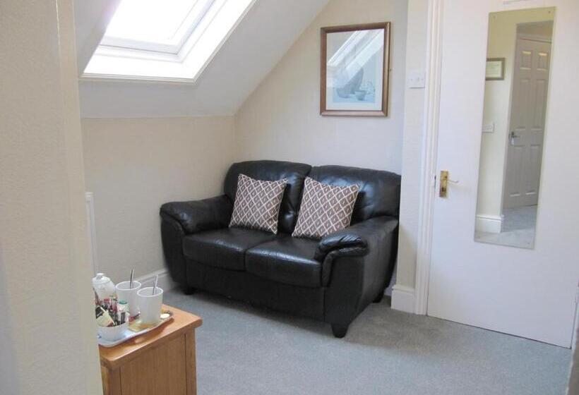 套房, Brigstock House