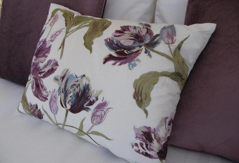 高级套房, Brigstock House