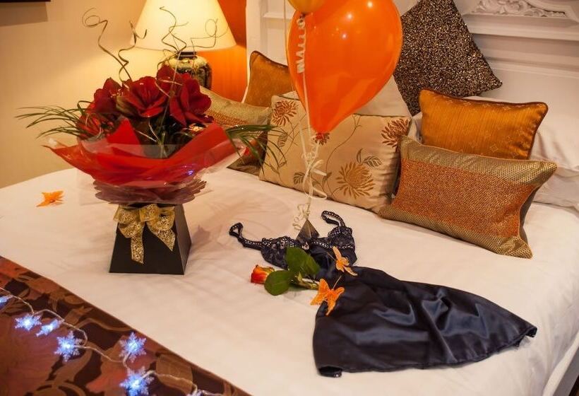 Люкс Повышенной Комфортности, Windermere Boutique Hotel Spa Suites & Hot Tubs