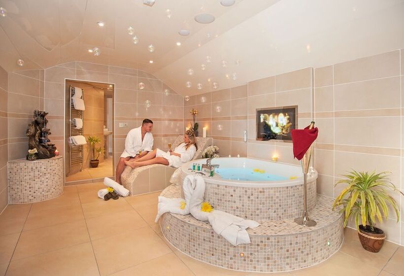 Люкс Повышенной Комфортности, Windermere Boutique Hotel Spa Suites & Hot Tubs