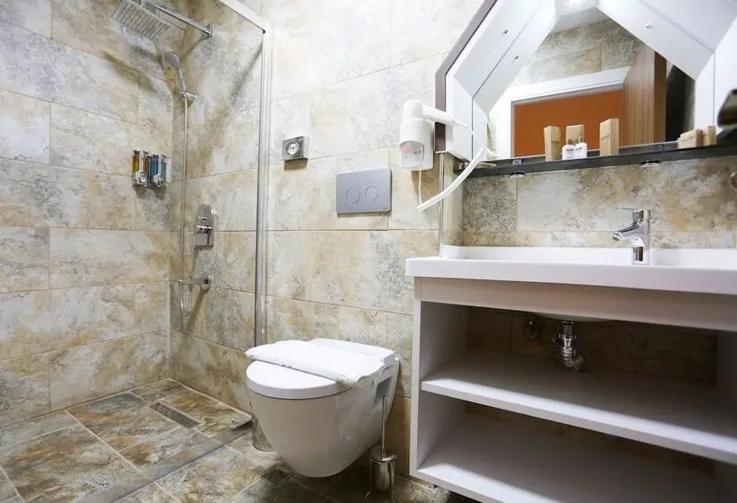 اتاق استاندارد سه نفره, Behrampaşa Otel &cafe &restaurant