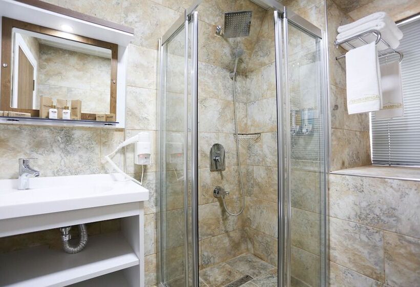 اتاق استاندارد سه نفره, Behrampaşa Otel &cafe &restaurant