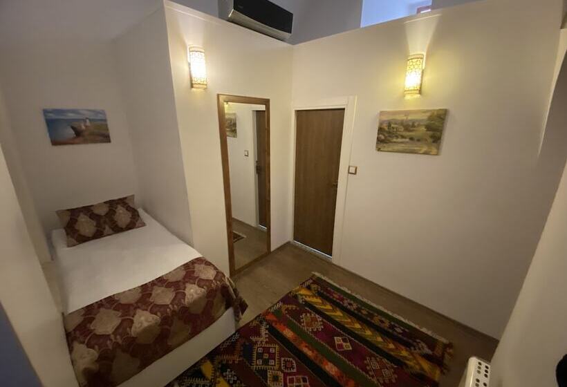 اتاق استاندارد سه نفره, Behrampaşa Otel &cafe &restaurant