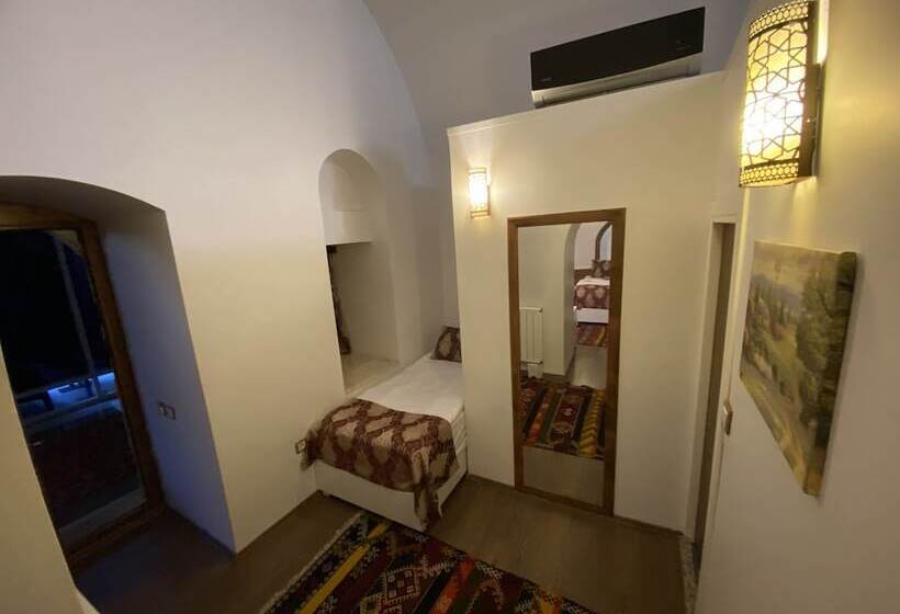 اتاق استاندارد سه نفره, Behrampaşa Otel &cafe &restaurant