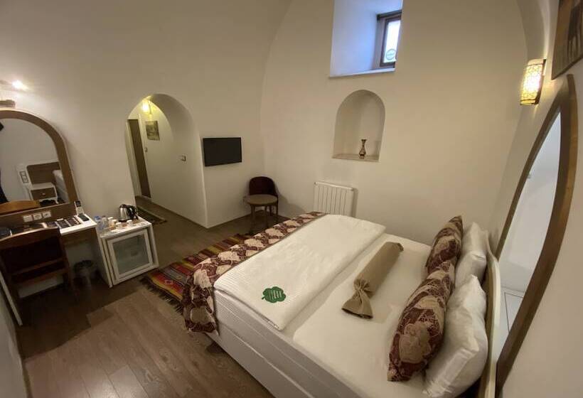 اتاق استاندارد سه نفره, Behrampaşa Otel &cafe &restaurant