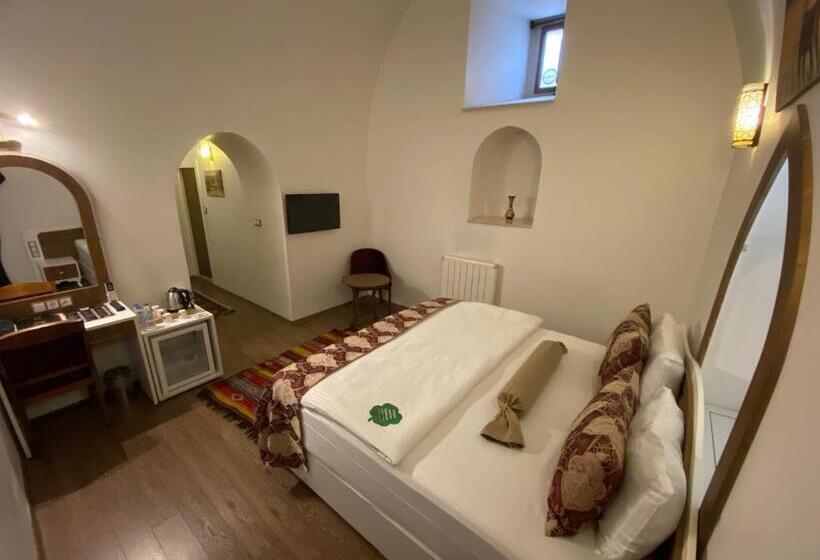 اتاق استاندارد سه نفره, Behrampaşa Otel &cafe &restaurant