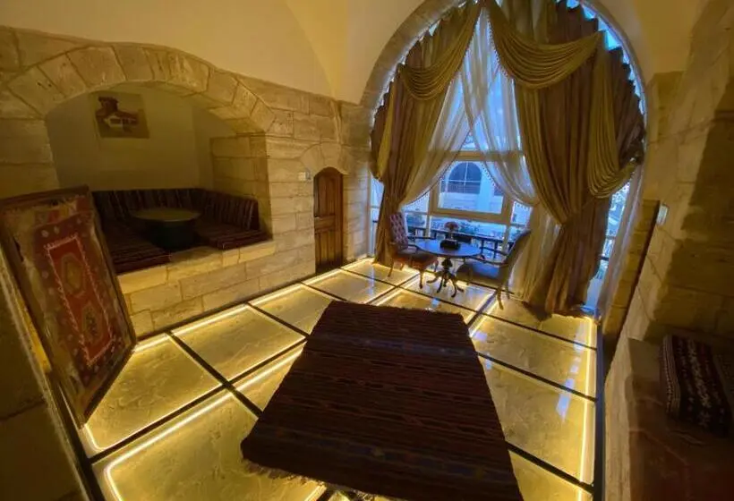 اتاق لوکس با تخت بزرگ, Behrampaşa Otel &cafe &restaurant