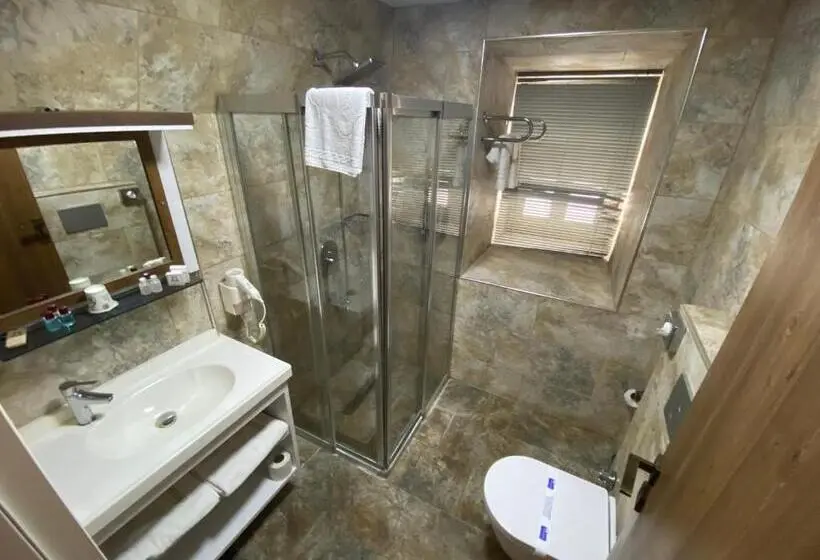 سوئیت جونیور با چشم‌انداز باغ, Behrampaşa Otel &cafe &restaurant