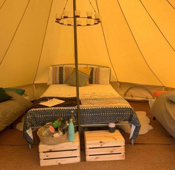 Standard Tent, Sindles Farm
