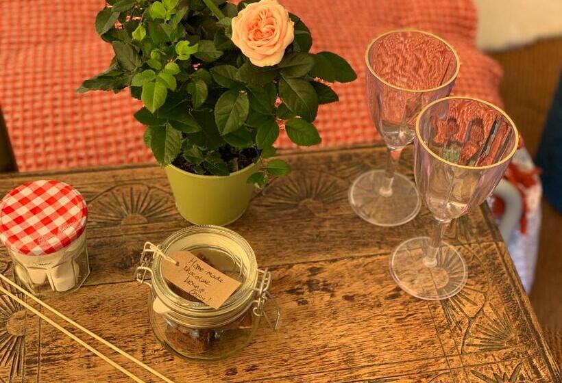 Standard Tent, Sindles Farm